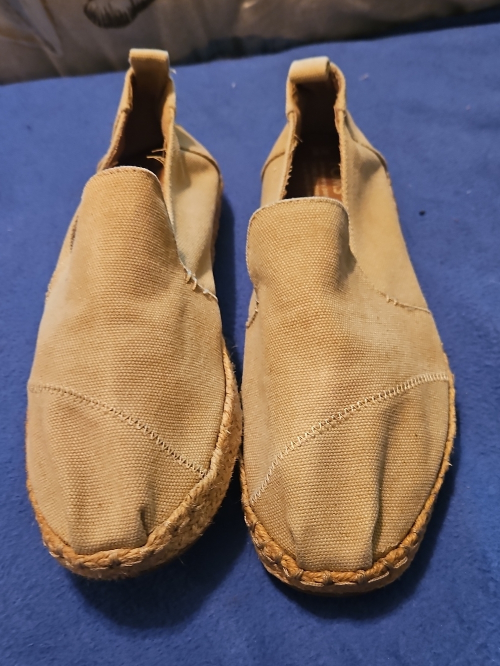 Toms..Womans Slip-On Heritage Canvas Espadrilles in Tan